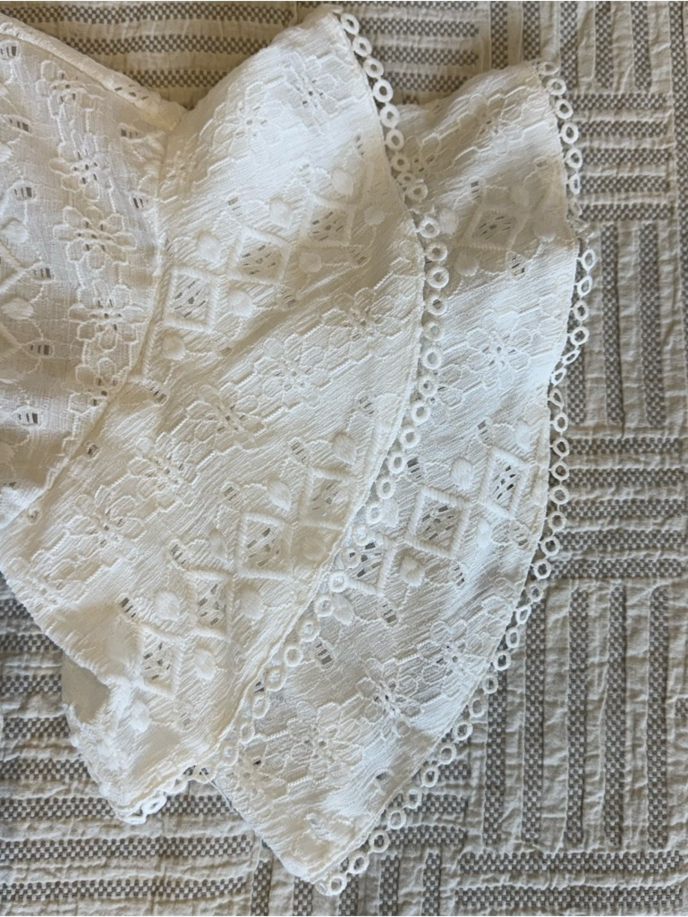 🤍 Cable & Gauge White Lace Flutter Sleeve Top | Fits L–XL | Feminine Chic - Picture 6 of 11
